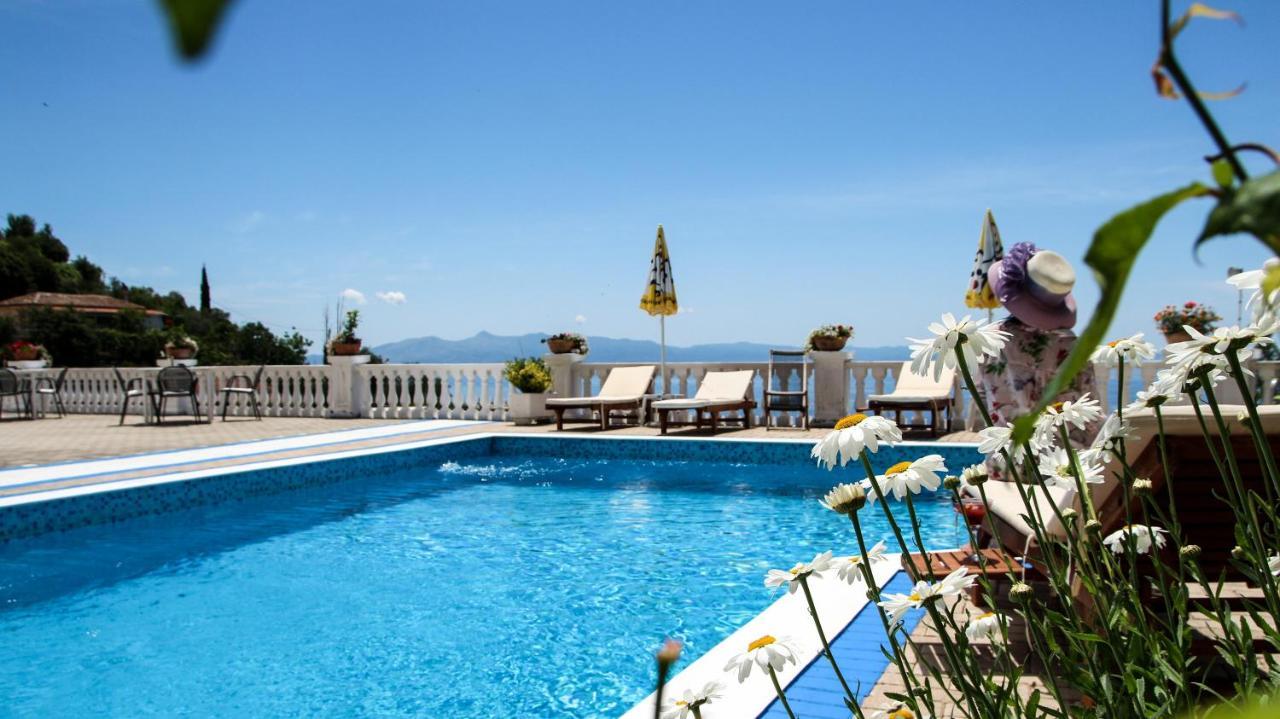 Paradise Lukova Hotel Exteriör bild