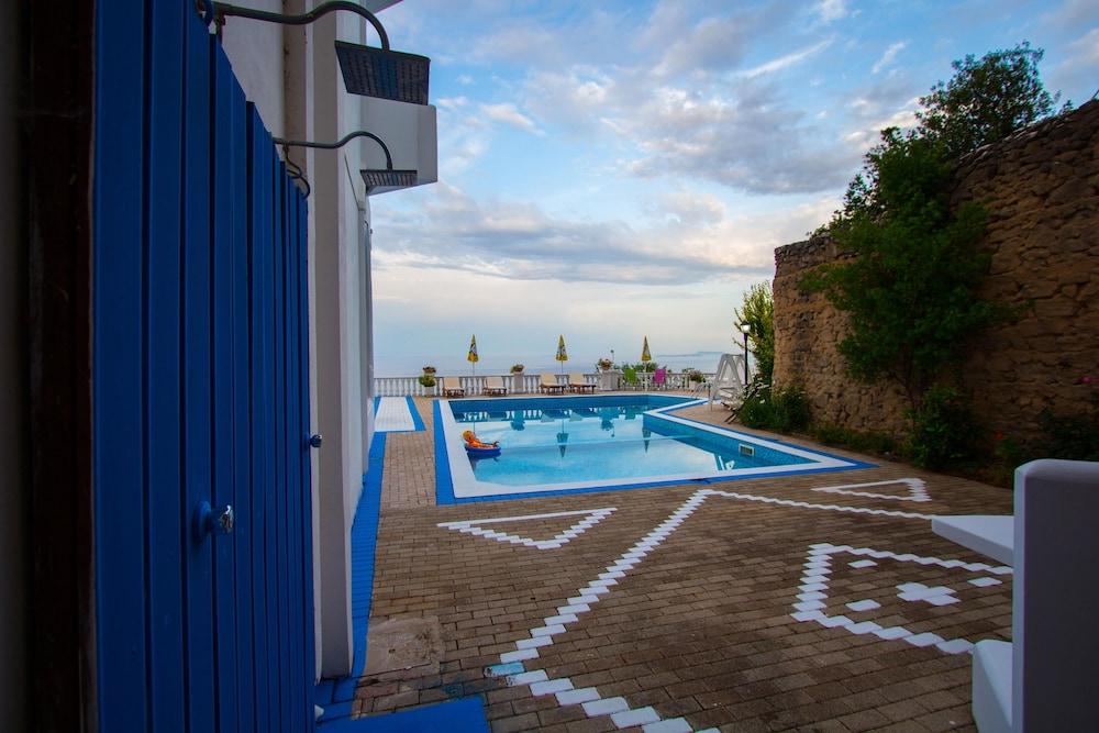 Paradise Lukova Hotel Exteriör bild