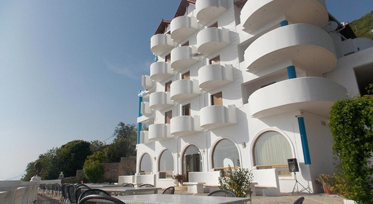 Paradise Lukova Hotel Exteriör bild